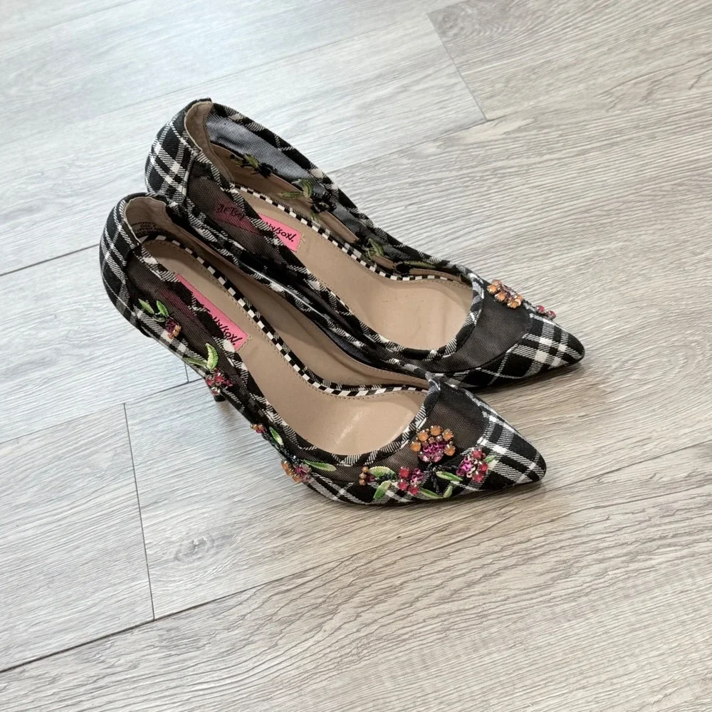 Betsey Johnson Rayn Plaid Floral Mesh Rhinestone Pumps Black White Womens Size 8